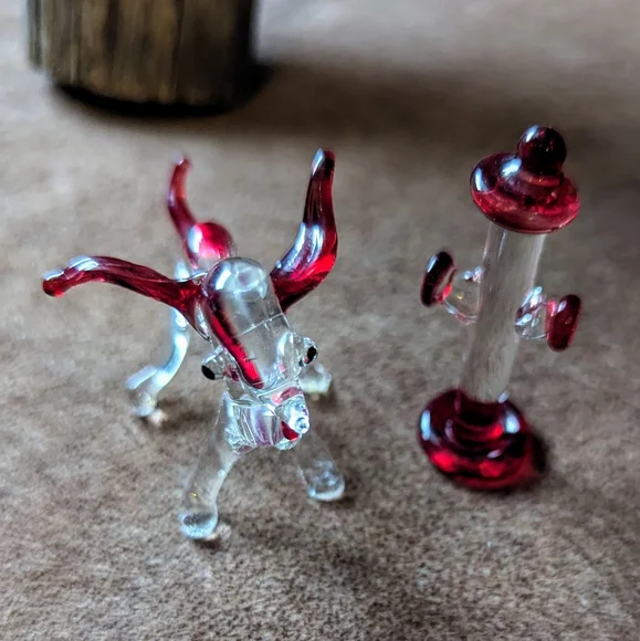 Glass Dog & Fire Hydrant With Little Green Dog - Picture 2 of 15